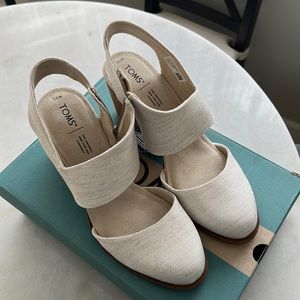 NWT Toms Closed Toe Heels